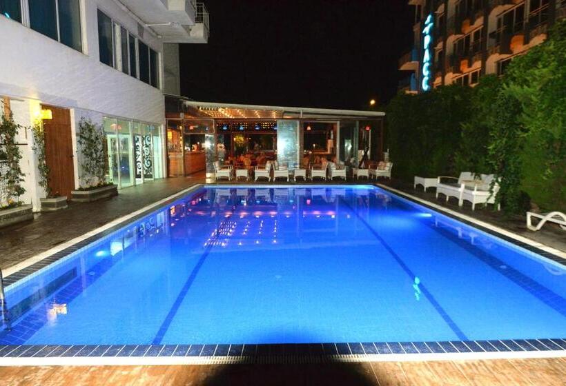 اتاق استاندارد سه نفره با چشم‌انداز کنار دریا, Kristal Beach