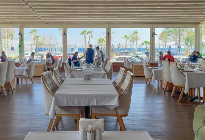 اتاق استاندارد سه نفره با چشم‌انداز کنار دریا, Kristal Beach