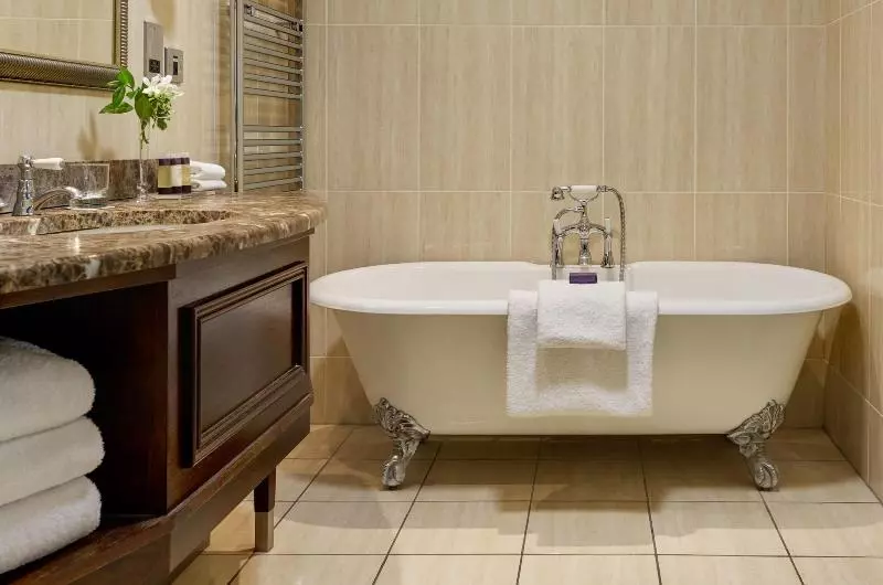 اتاق استاندارد با چشم‌انداز دریاچه, Lough Erne Resort