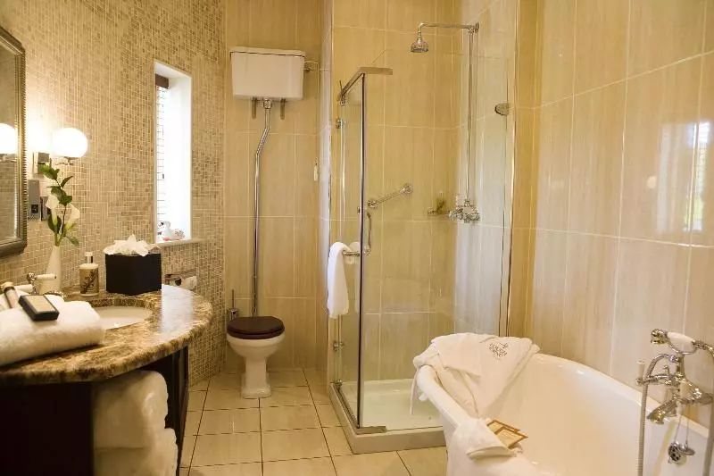 اتاق استاندارد با چشم‌انداز دریاچه, Lough Erne Resort