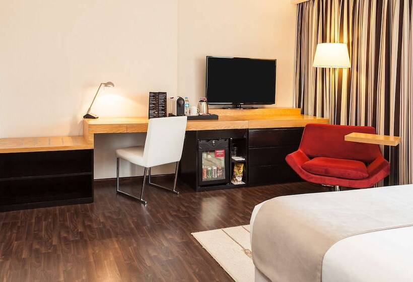 Семейный Номер, NH Collection Monterrey San Pedro