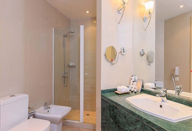 اتاق استاندارد, Plaza Inn