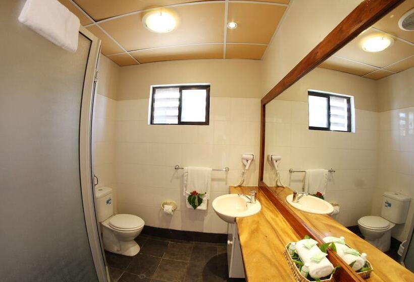 オーシャンビュースタンダードルームバルコニー付き, Smugglers Cove Beach Resort &