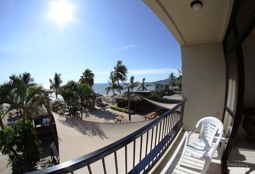 オーシャンビュースタンダードルームバルコニー付き, Smugglers Cove Beach Resort &