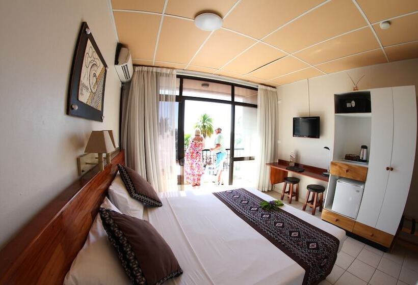 オーシャンビュースタンダードルームバルコニー付き, Smugglers Cove Beach Resort &