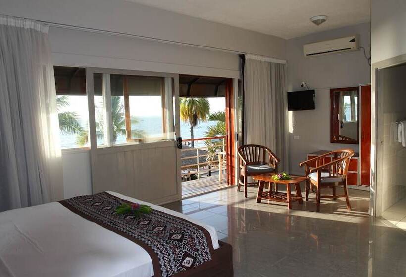 オーシャンビュースタンダードルームバルコニー付き, Smugglers Cove Beach Resort &