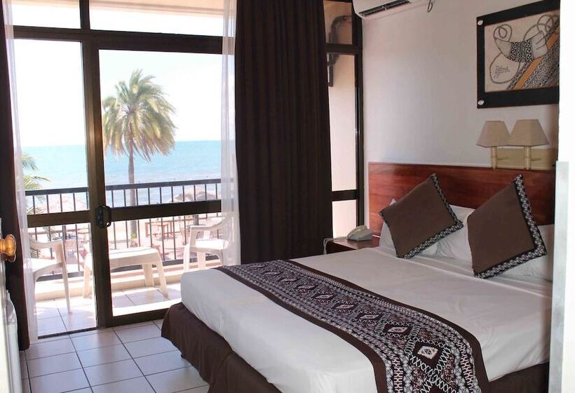 オーシャンビュースタンダードルームバルコニー付き, Smugglers Cove Beach Resort &