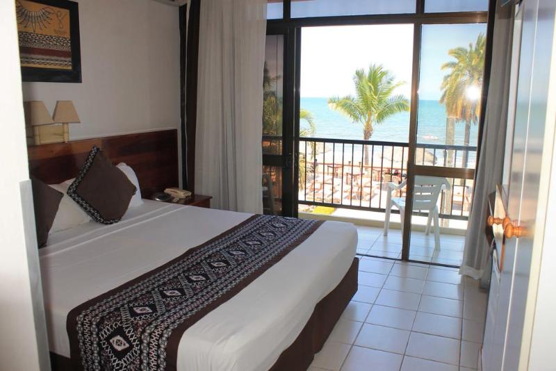 オーシャンビュースタンダードルームバルコニー付き, Smugglers Cove Beach Resort &