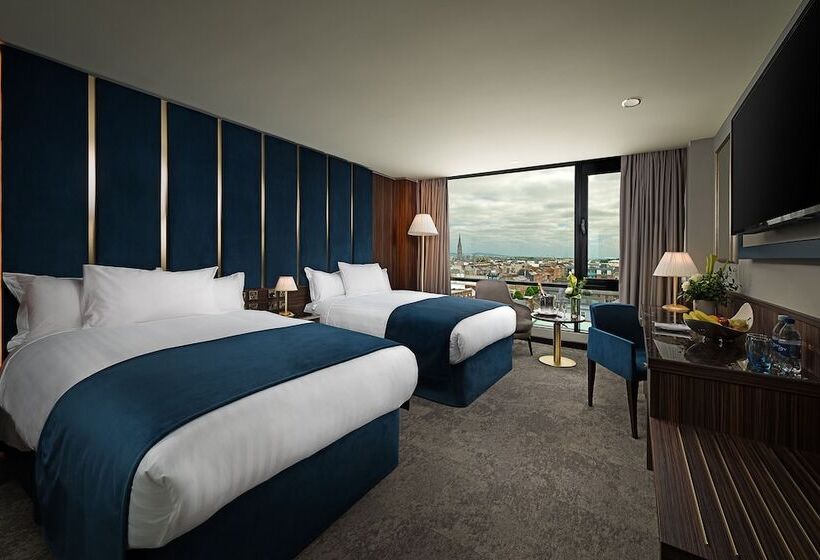 غرفة تنفيذية, The Savoy