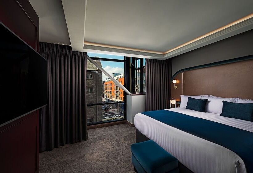 غرفة تنفيذية, The Savoy