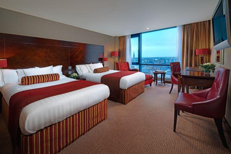 غرفة إدارية سرير كينج, The Savoy