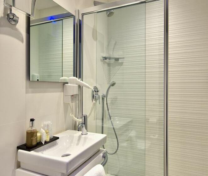 اتاق اکونومی, Valentina