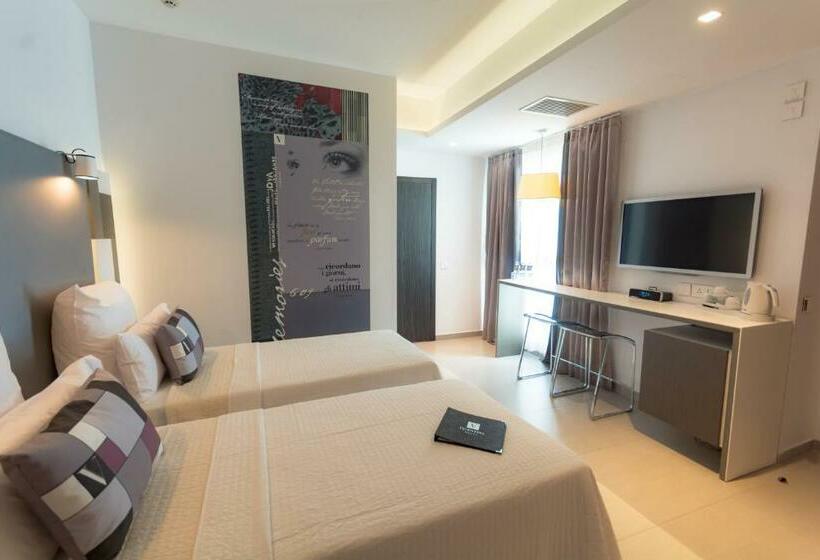 اتاق استاندارد سه نفره, Valentina