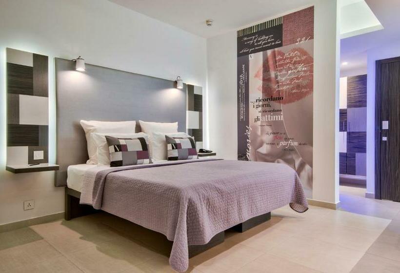 اتاق خانوادگی, Valentina