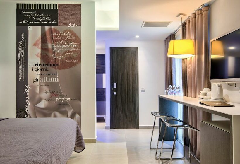 اتاق خانوادگی, Valentina