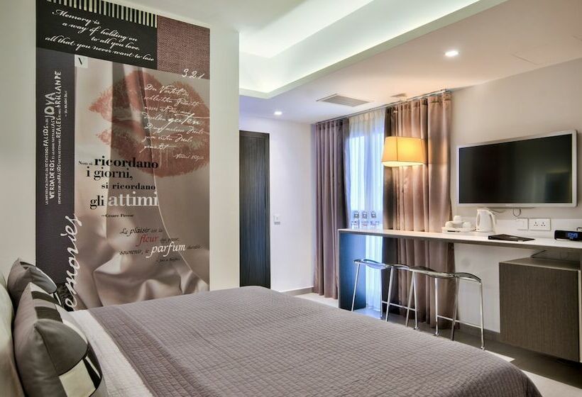 اتاق خانوادگی, Valentina