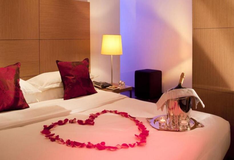 Quarto Familiar, Villathena
