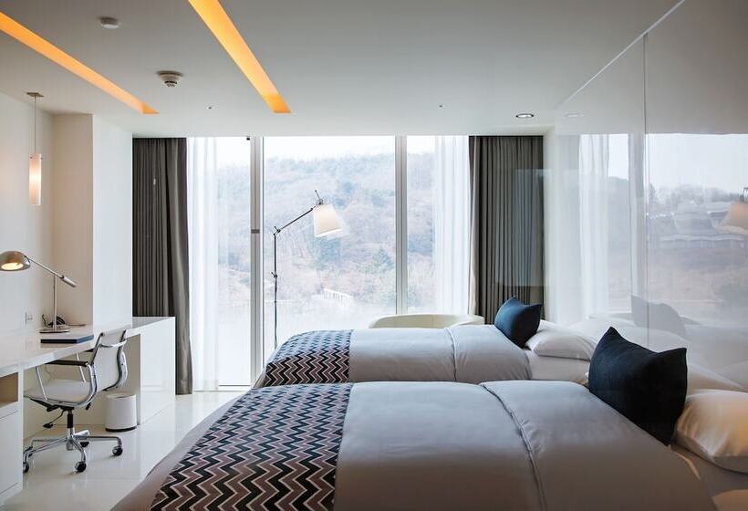 Номер Deluxe Вид на Горы, Vista Walkerhill Seoul   Formerly W Seoul