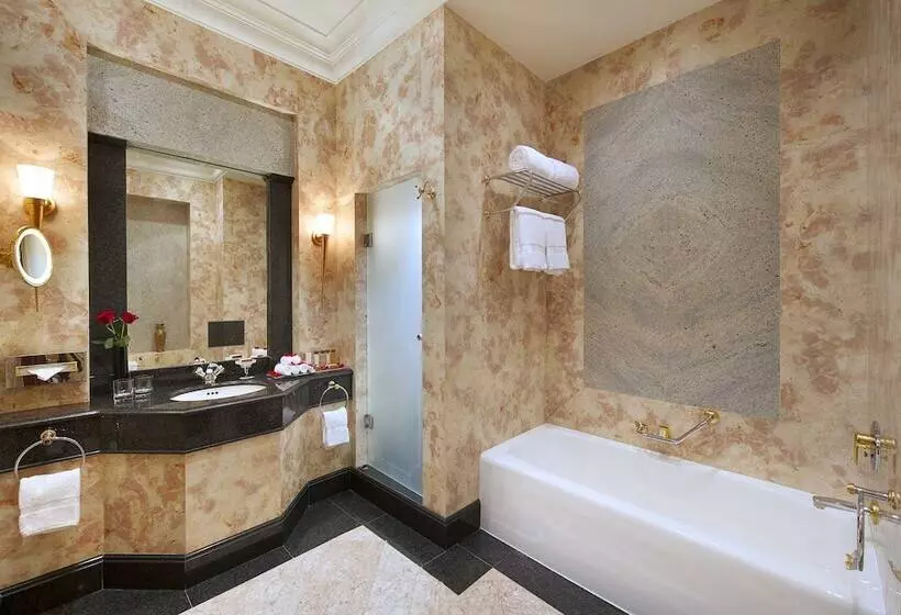 سوییت اجرایی, Waldorf Astoria Jeddah  Qasr Al Sharq