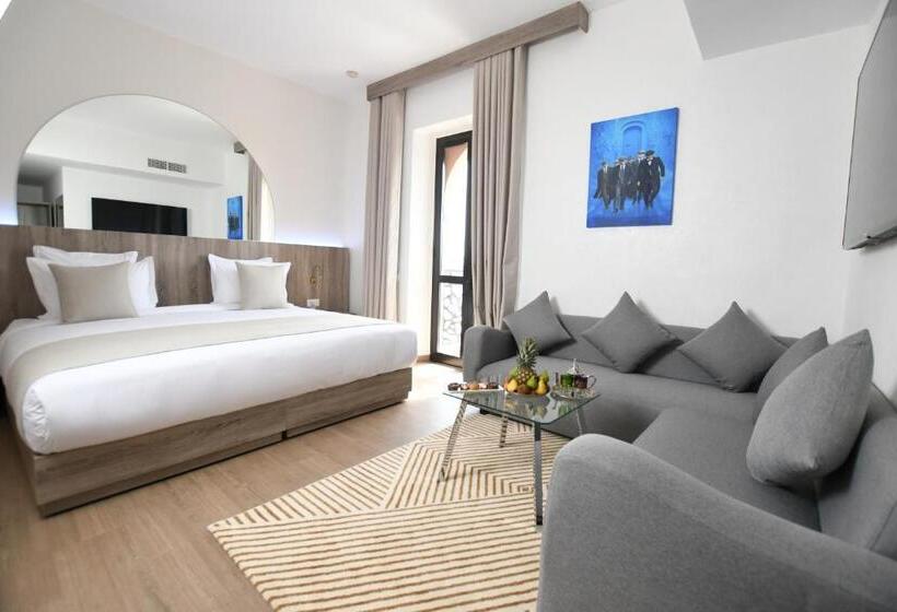 سوییت اجرایی, 555 Hotel Clubbing Adults Only