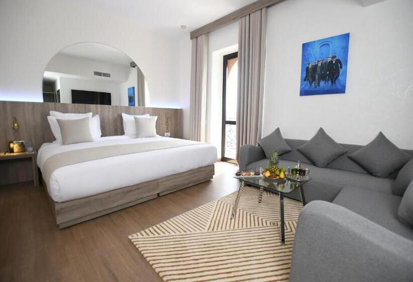 سوییت اجرایی, 555 Hotel Clubbing Adults Only