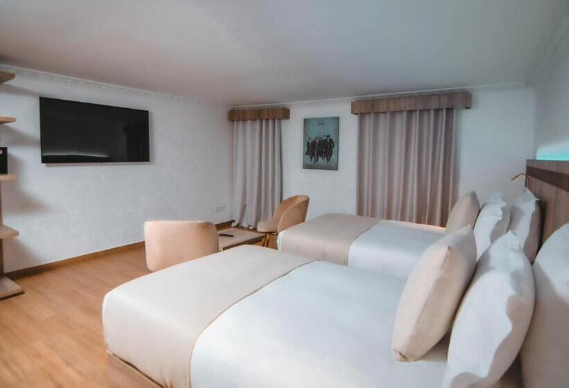 اتاق لوکس, 555 Hotel Clubbing Adults Only