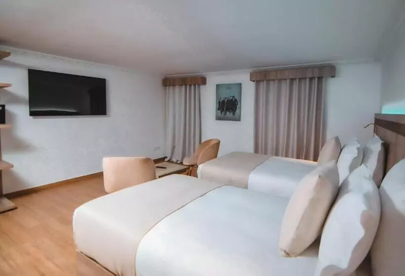 اتاق لوکس, 555 Hotel Clubbing Adults Only