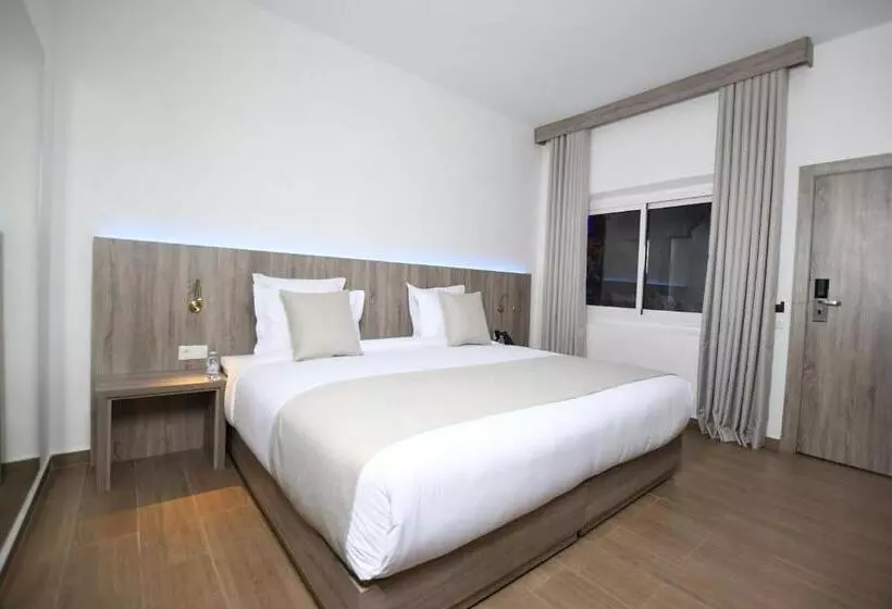 اتاق لوکس, 555 Hotel Clubbing Adults Only