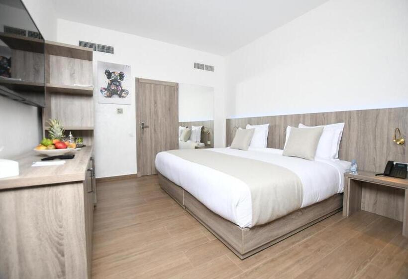 اتاق لوکس, 555 Hotel Clubbing Adults Only