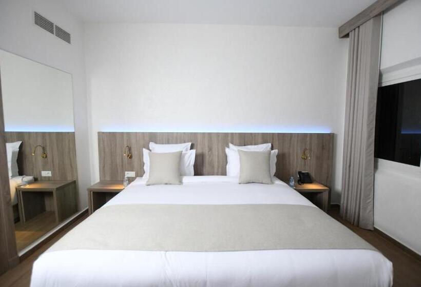 اتاق لوکس, 555 Hotel Clubbing Adults Only