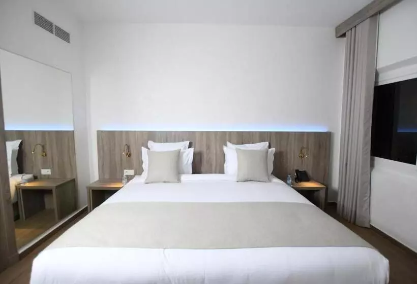 اتاق لوکس, 555 Hotel Clubbing Adults Only