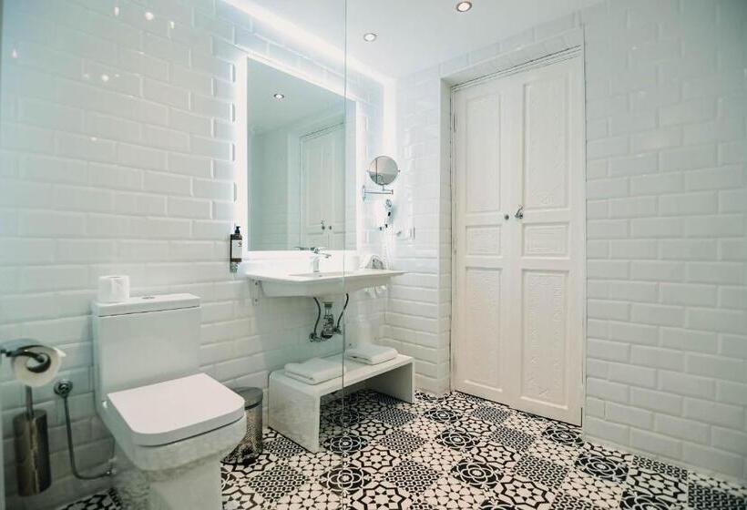 اتاق استاندارد, 555 Hotel Clubbing Adults Only