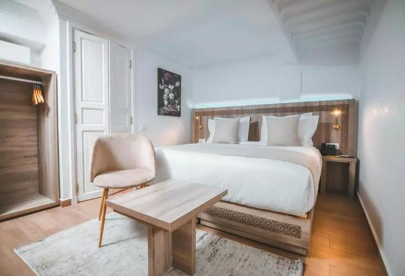 اتاق استاندارد, 555 Hotel Clubbing Adults Only