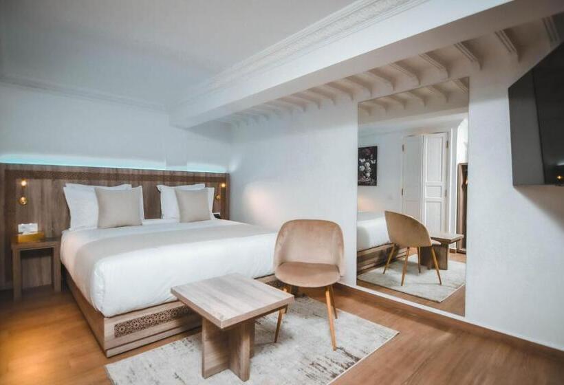 اتاق استاندارد, 555 Hotel Clubbing Adults Only