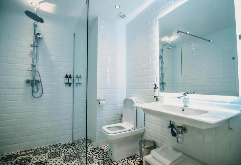 اتاق استاندارد, 555 Hotel Clubbing Adults Only