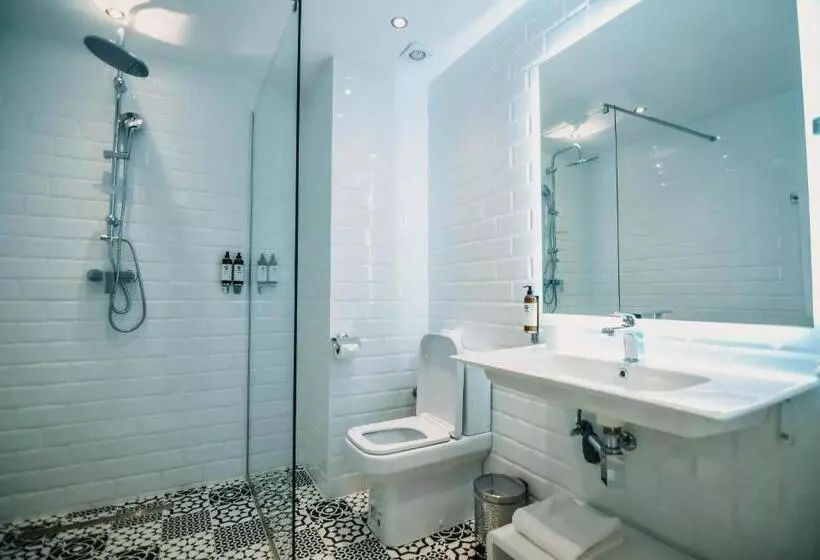 اتاق استاندارد, 555 Hotel Clubbing Adults Only
