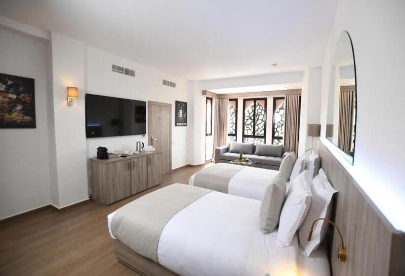 سوییت, 555 Hotel Clubbing Adults Only