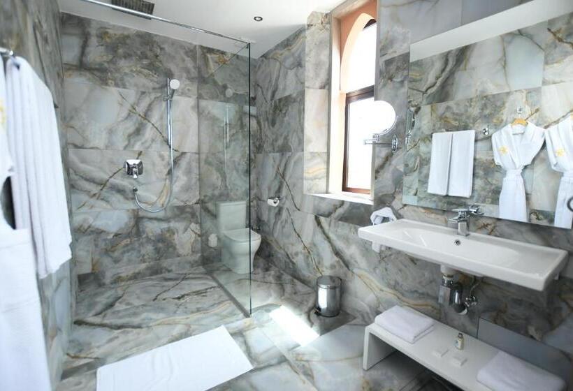 سوییت, 555 Hotel Clubbing Adults Only