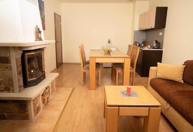 شقة غرفة واحدة, The Castle Complex