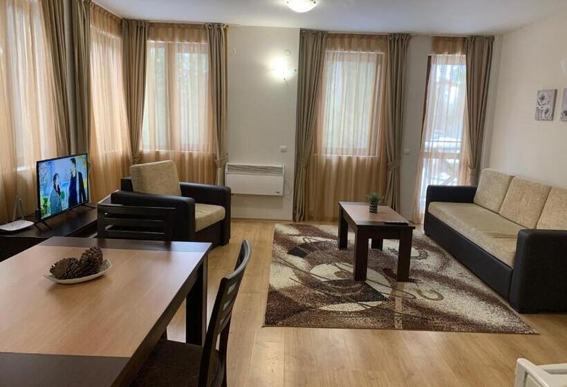 شقة غرفة واحدة, The Castle Complex