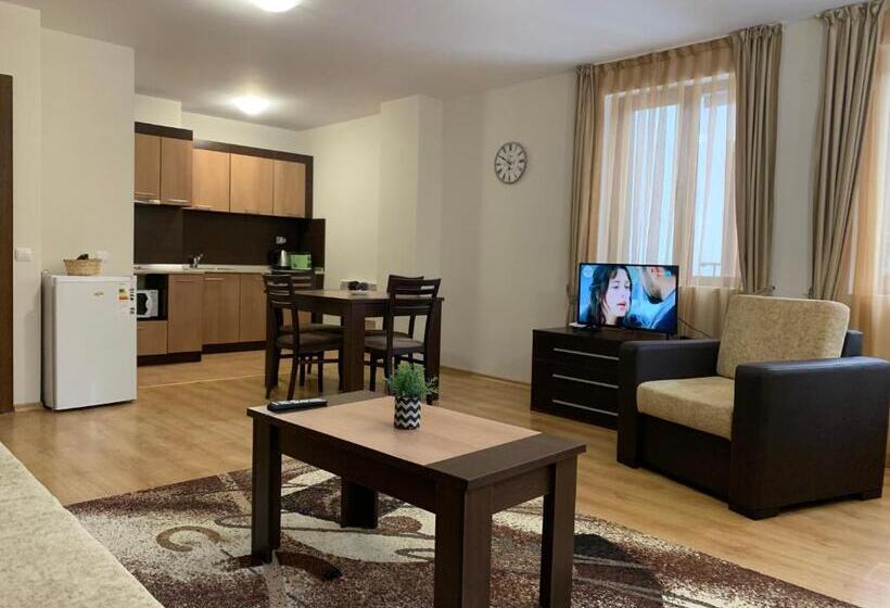 شقة غرفة واحدة, The Castle Complex