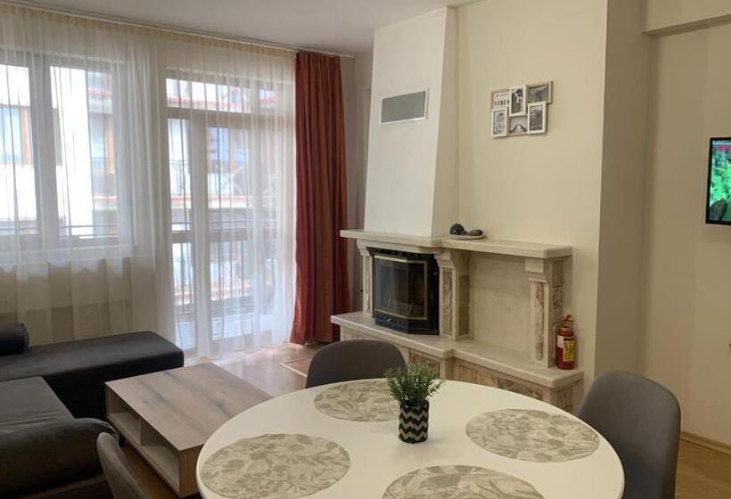 شقة غرفتين, The Castle Complex