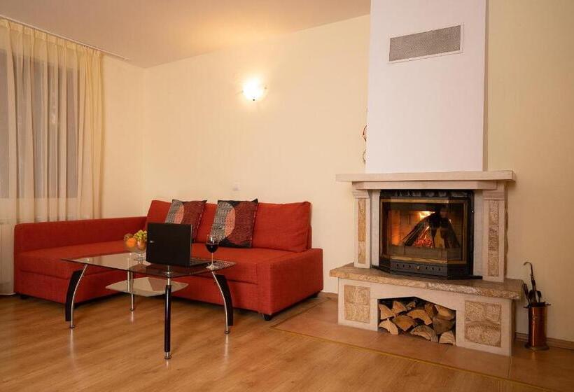 شقة غرفتين, The Castle Complex