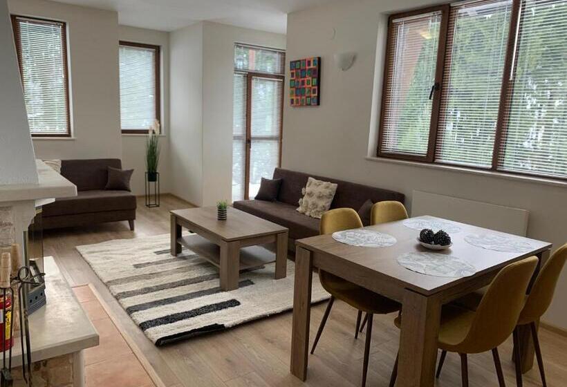 شقة غرفة واحدة, The Castle Complex