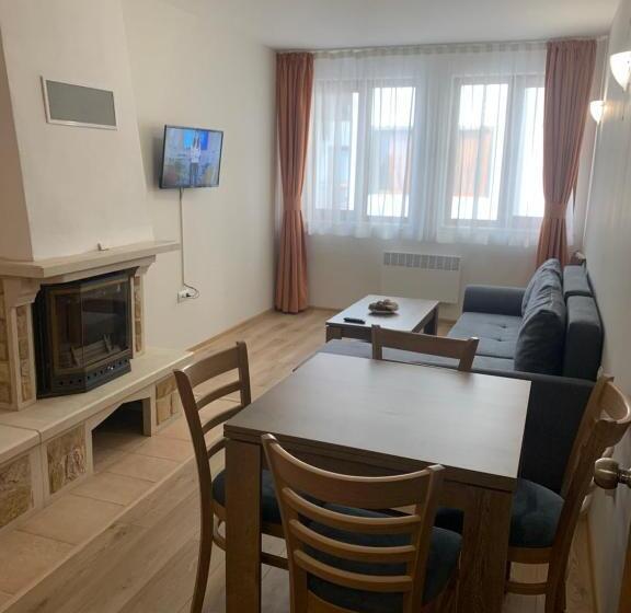 شقة غرفة واحدة, The Castle Complex