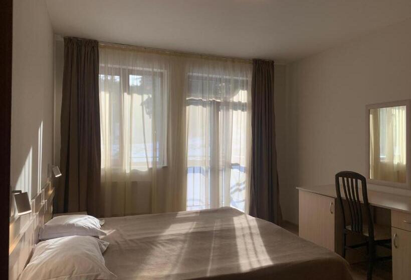 شقة غرفة واحدة, The Castle Complex