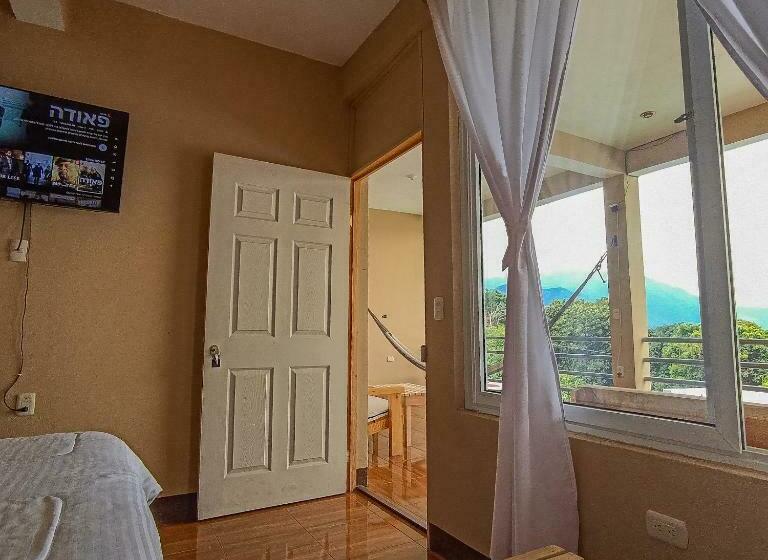اتاق لوکس با تخت بزرگ, Millennium Apartment