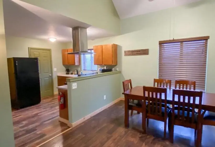 シャレー1寝室, Crooked River Ranch Cabins