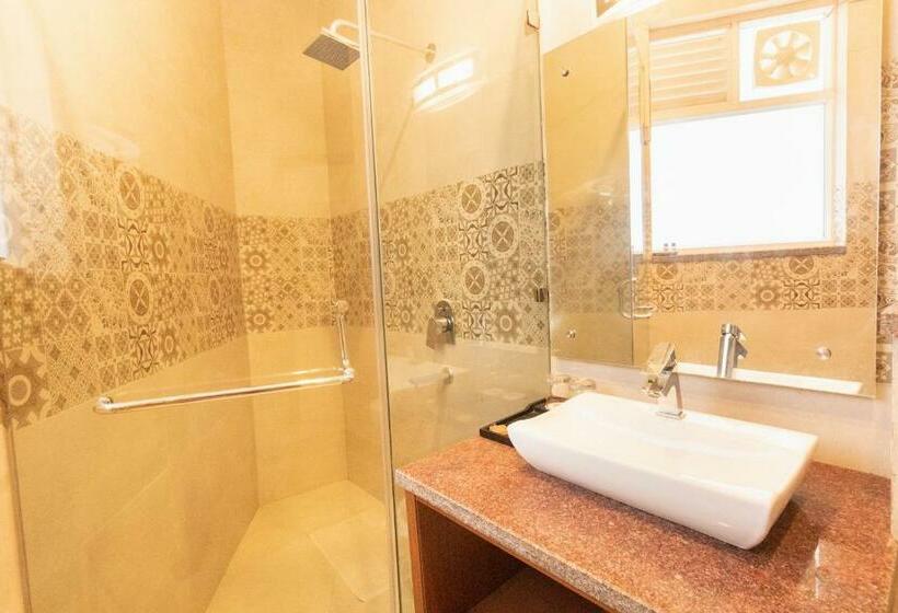 חדר סטנדרט עם מיטת קינג, Himalayan Splendour Resort