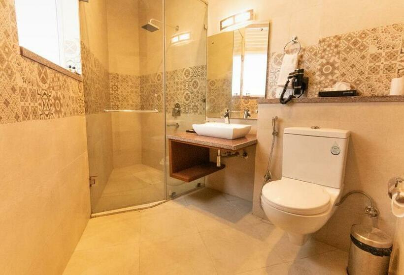 חדר סטנדרט עם מיטת קינג, Himalayan Splendour Resort